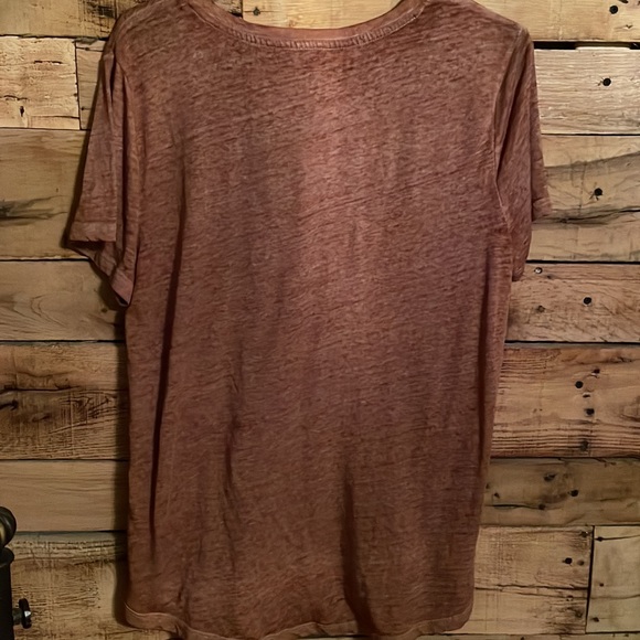 Maurices Large T-Shirt - Picture 4 of 4